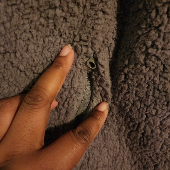 FLASH SALE 🔥 Amazon Essentials Gray Full Zip Fuzzy Vest Size S - Picture 4 of 10